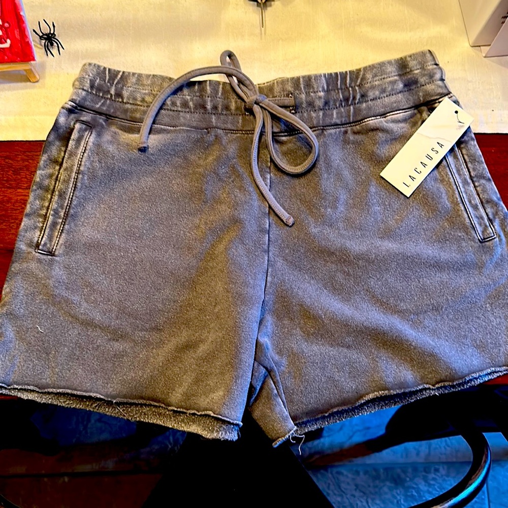 LACAUSA XS NWT shorts